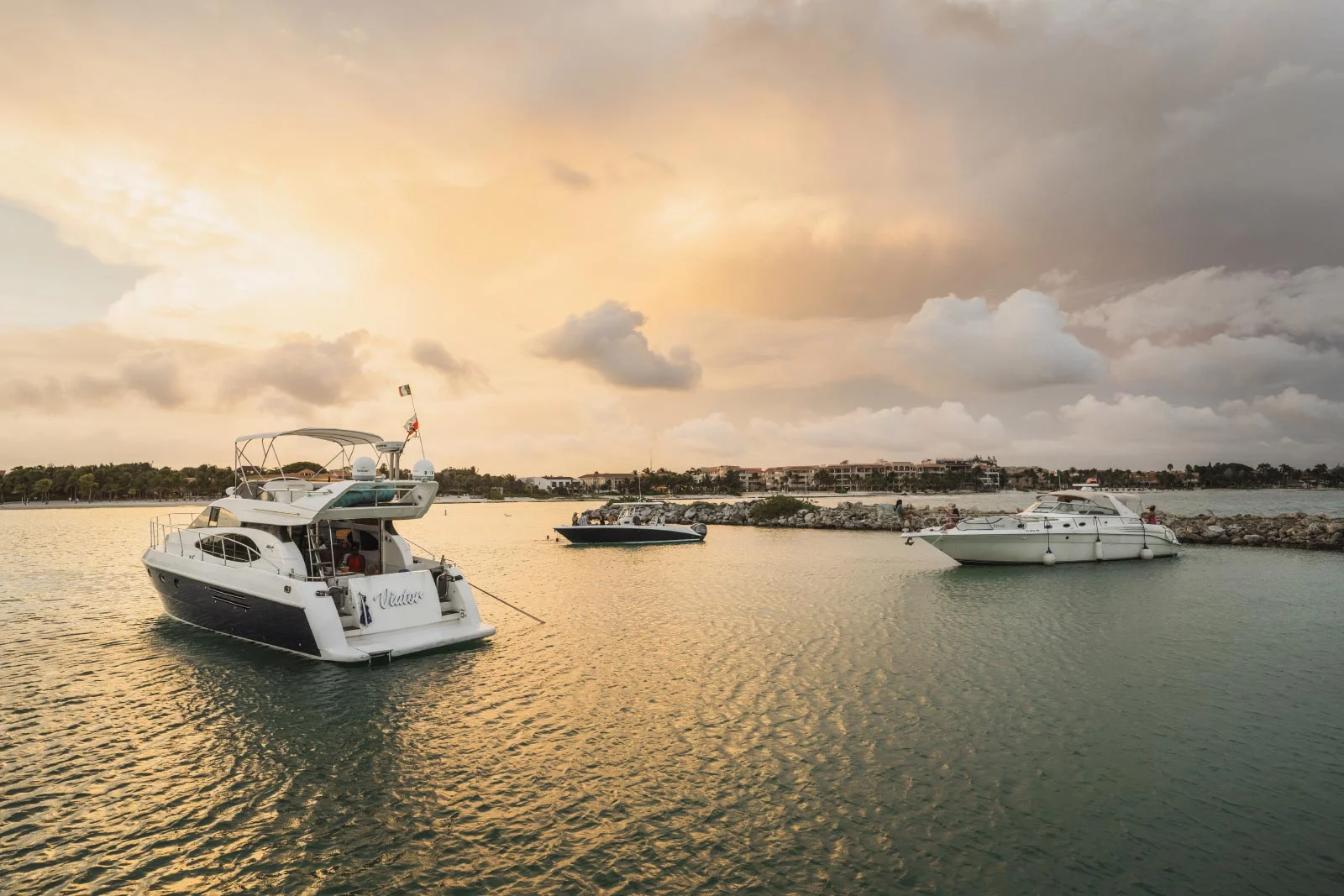 catamaran-yachts-unique-cabo-wedding-photos
