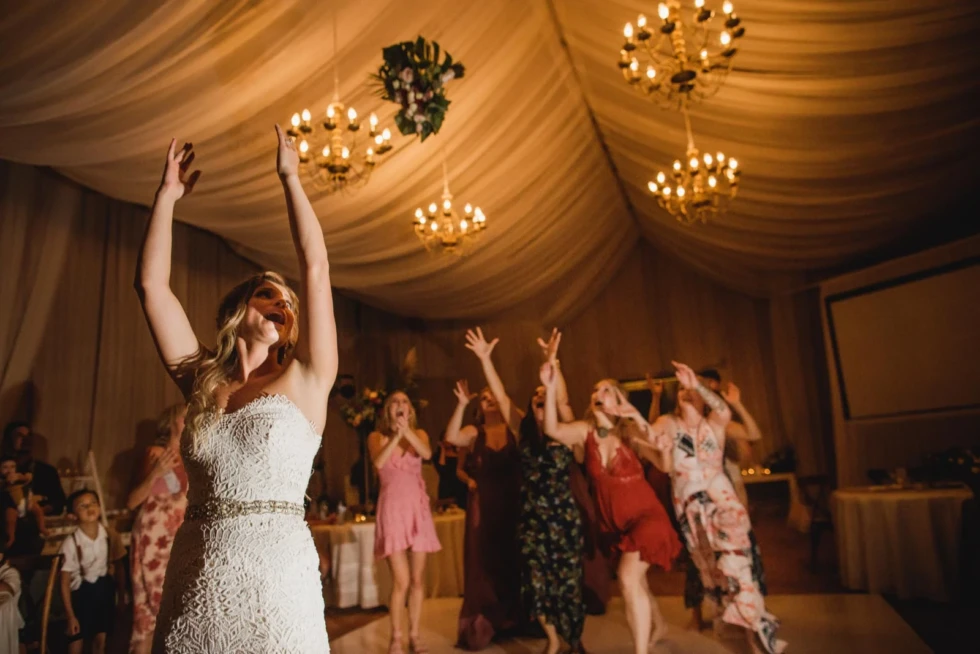 Perfecting the Bouquet Toss: Timed Shots in Zihuatanejo