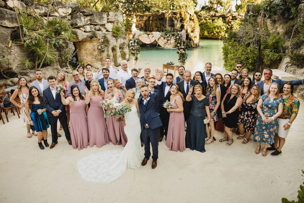 Photographing Large Bridal Parties in Zihuatanejo