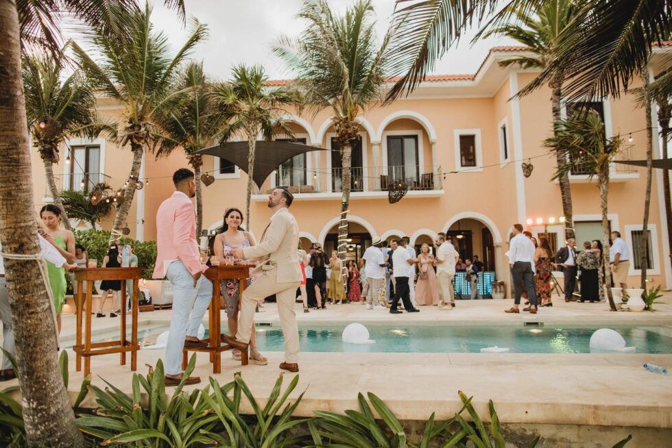 Poolside Cocktail Hour Pics: Relaxed Vibes in Zihuatanejo