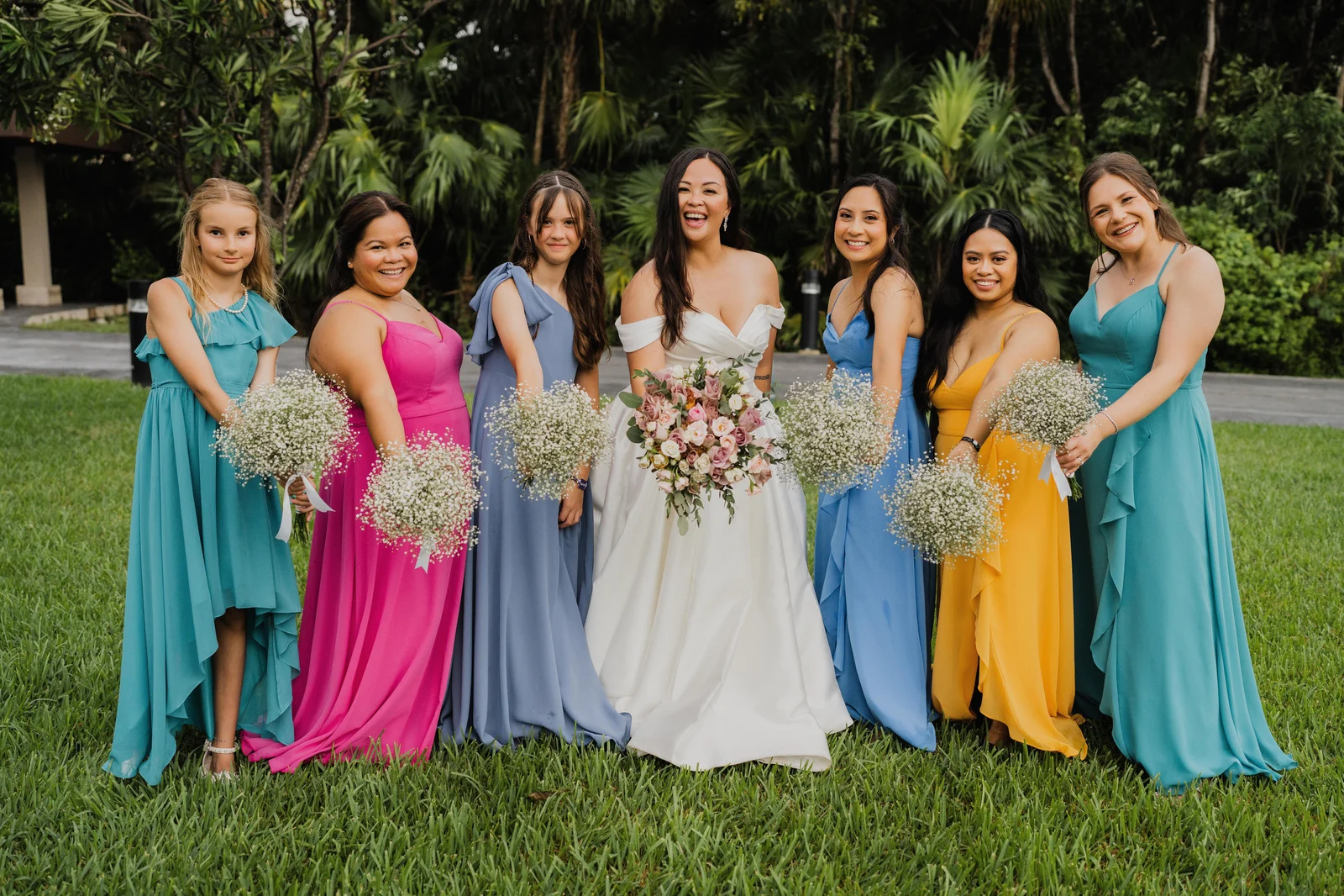 pop-of-color-bridesmaid-dress-trends-for-cabo-weddings