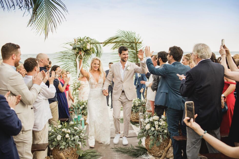 Going Unplugged: Tech-Free Ceremonies in Zihuatanejo